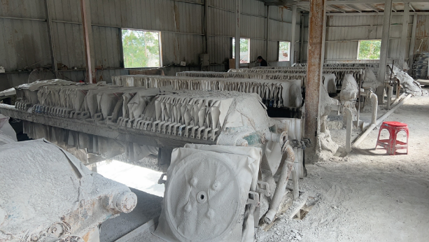 Stone wastewater treatment filter press.jpg Stone wastewater treatment filter press.jpg